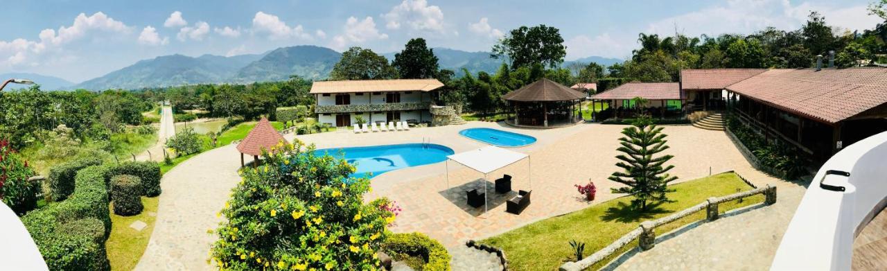 Hosteria Tierra Dorada Yantzaza Exterior foto